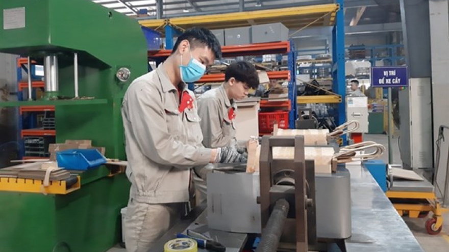 Firms in supporting industries in dire need of skilled workers